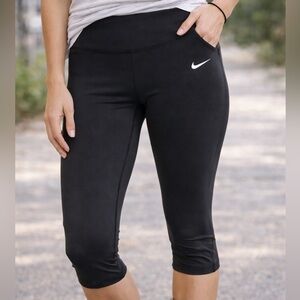 Nike Dri-FIT Black Capri Leggings Women’s Small Athletic Workout